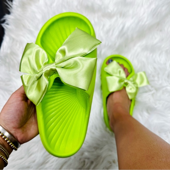 Lime flora bow slide - Picture 5 of 5